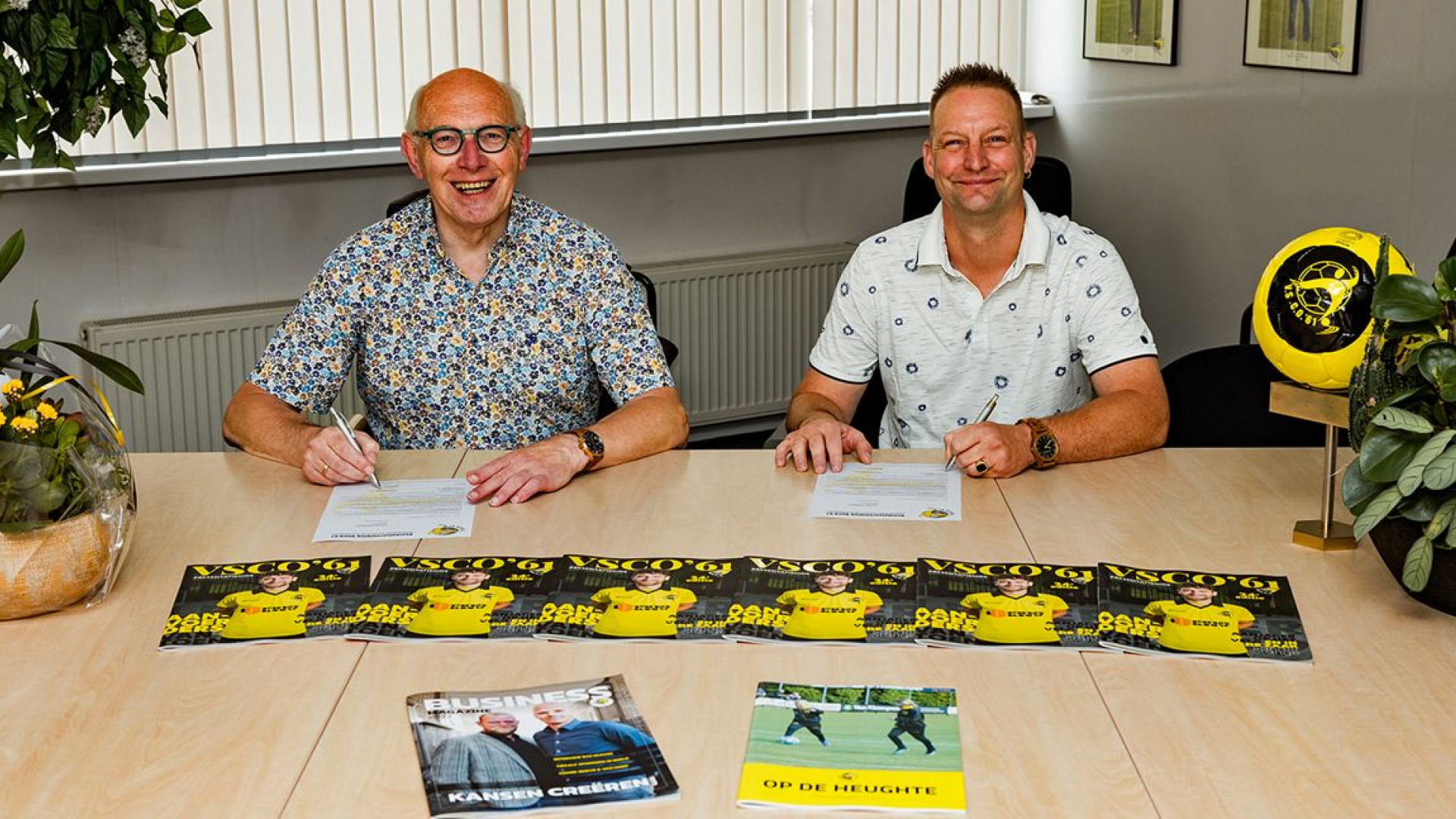 Foto: E. van Olst Timmerwerken nieuwe wedstrijdsponsor VSCO'61