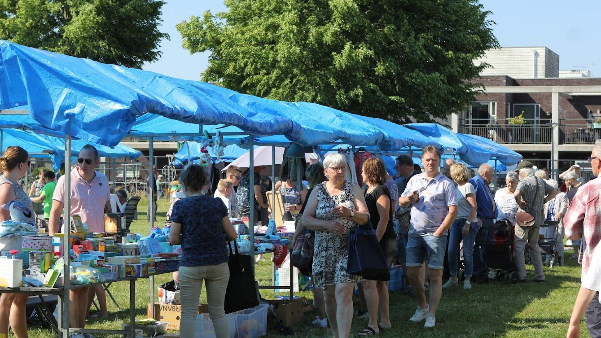 Foto: Snuffelmarkt Wijk  U
