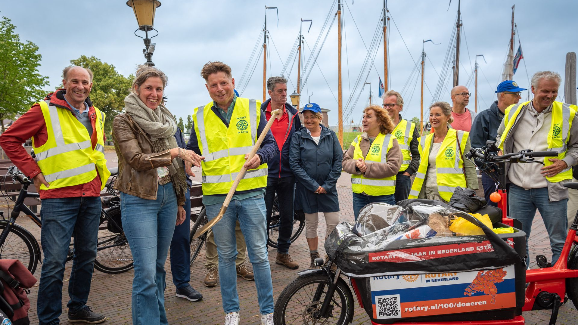 Foto: Bakfiets rijdt van Rotaryclub naar Rotaryclub