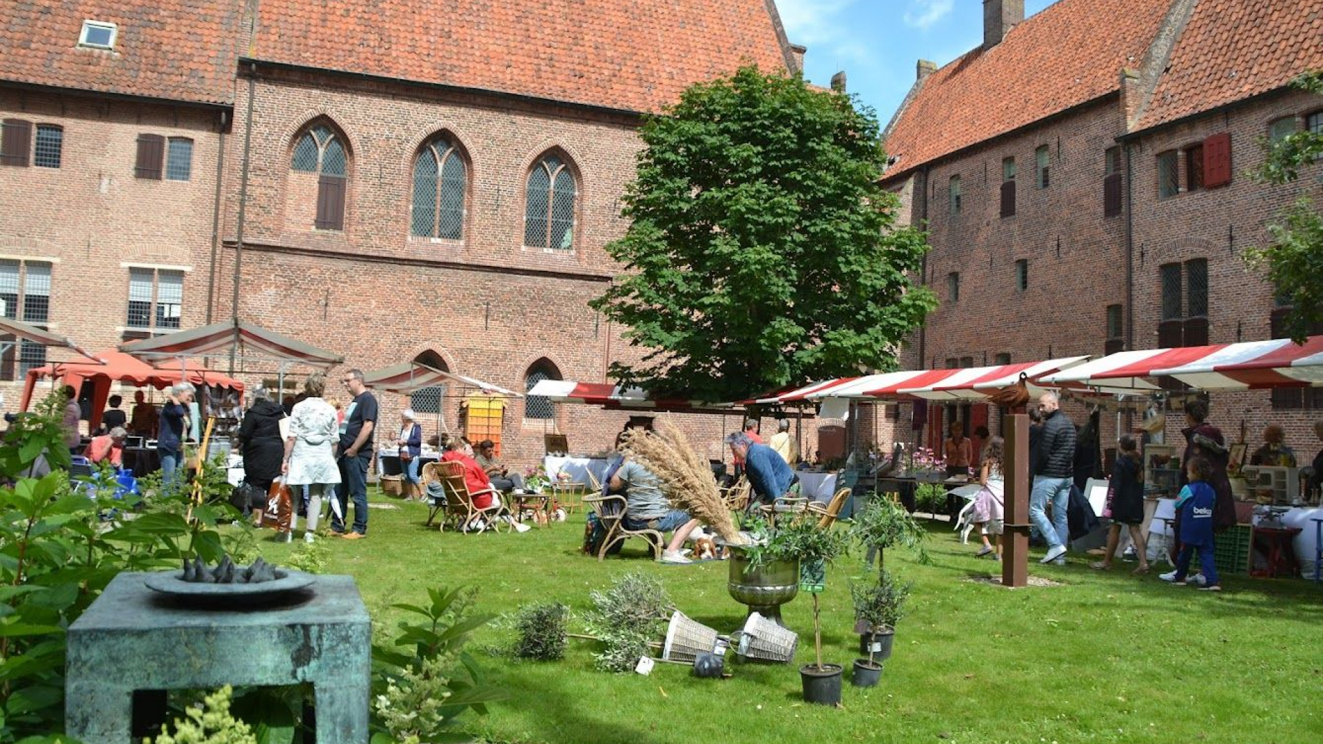 Foto: Brocantemarkt in de Kloostertuin