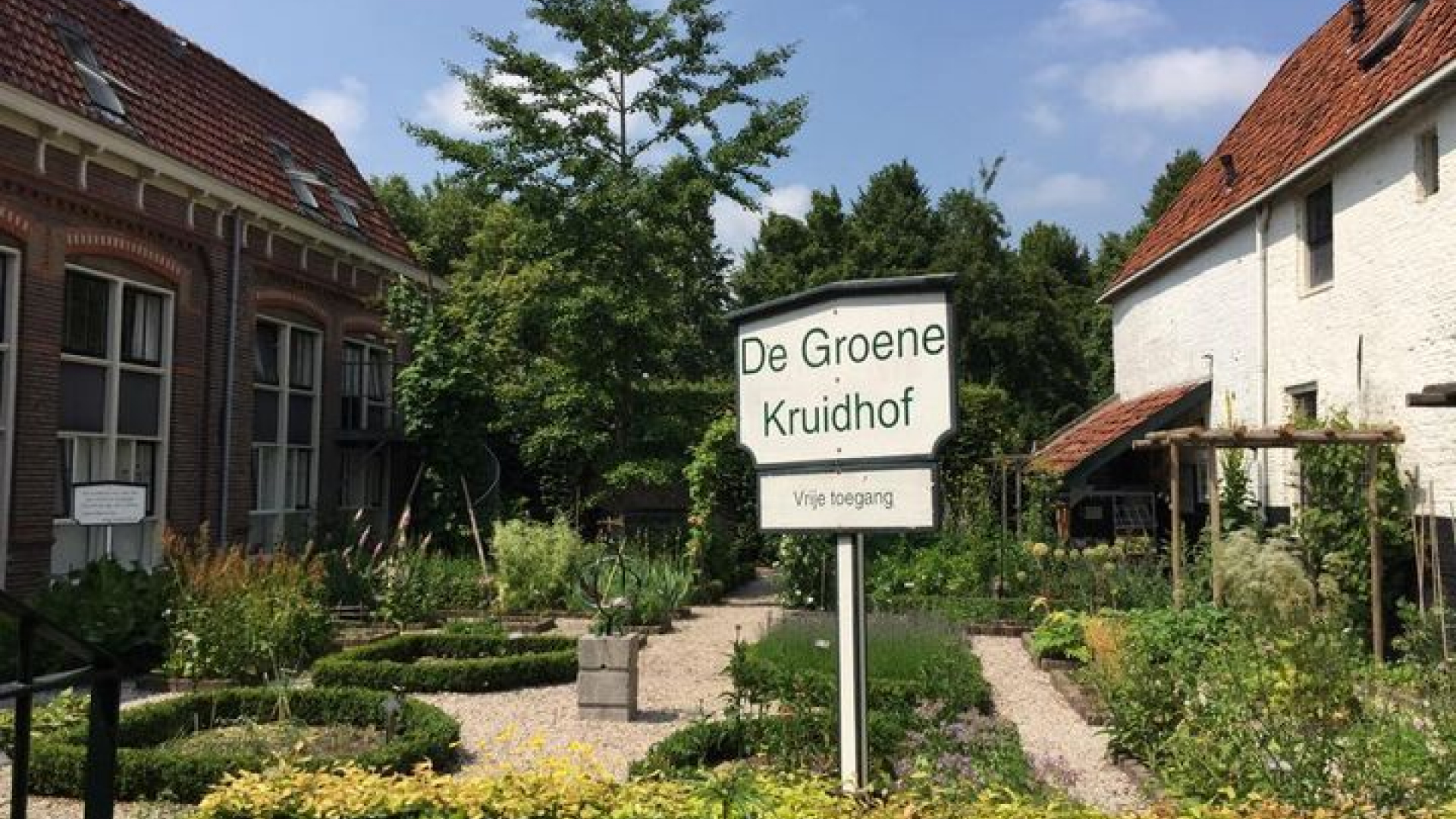Foto: 'Drankorgel' in de kruidentuin
