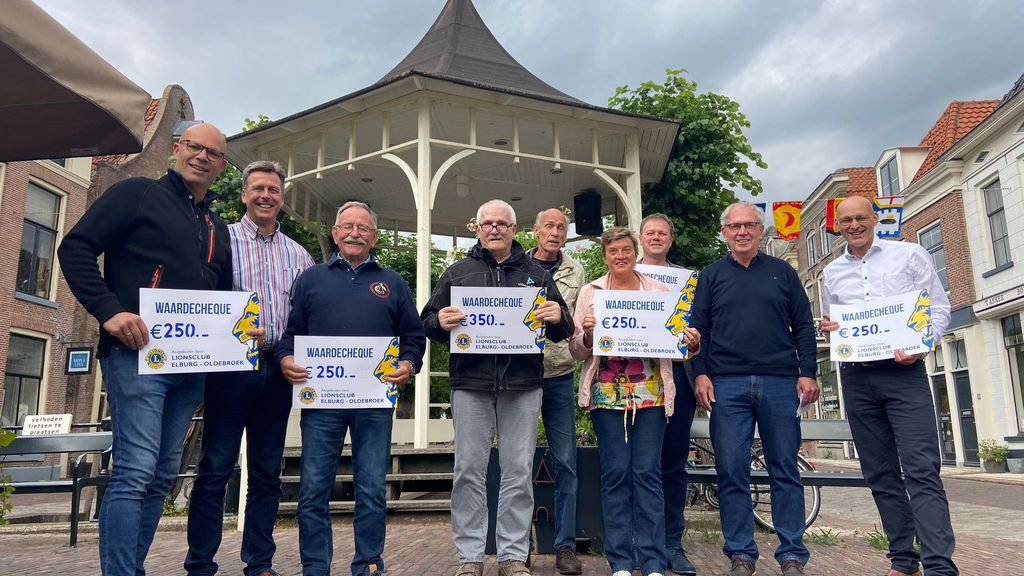 Foto: Lionsclub Elburg-Oldebroek deelt € 2500,- uit aan 9 lokale goede doelen