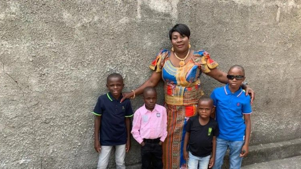 Foto: Stichting Mama Irène presenteert zich op Broekermarkt