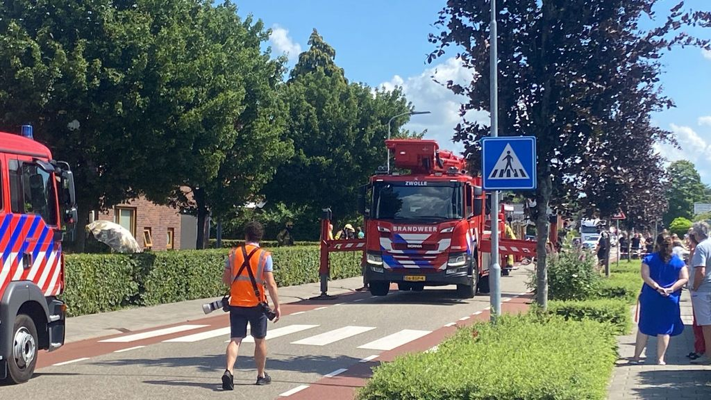 Foto: Scootmobiel op binnenplaats appartementencomplex Keizersweg vat vlam