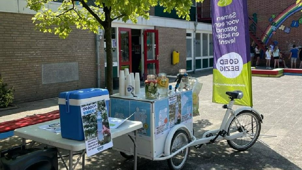 Foto: 'Water drinken met dit weer is heel fijn om te doen'