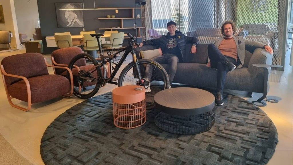 Foto: Veldkamp interieur & design ondersteunt MTB’er Sem Hardlooper
