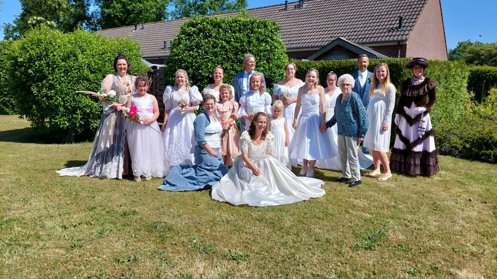 Foto: Bruidsjurkenshow Viattence locatie Veldheem