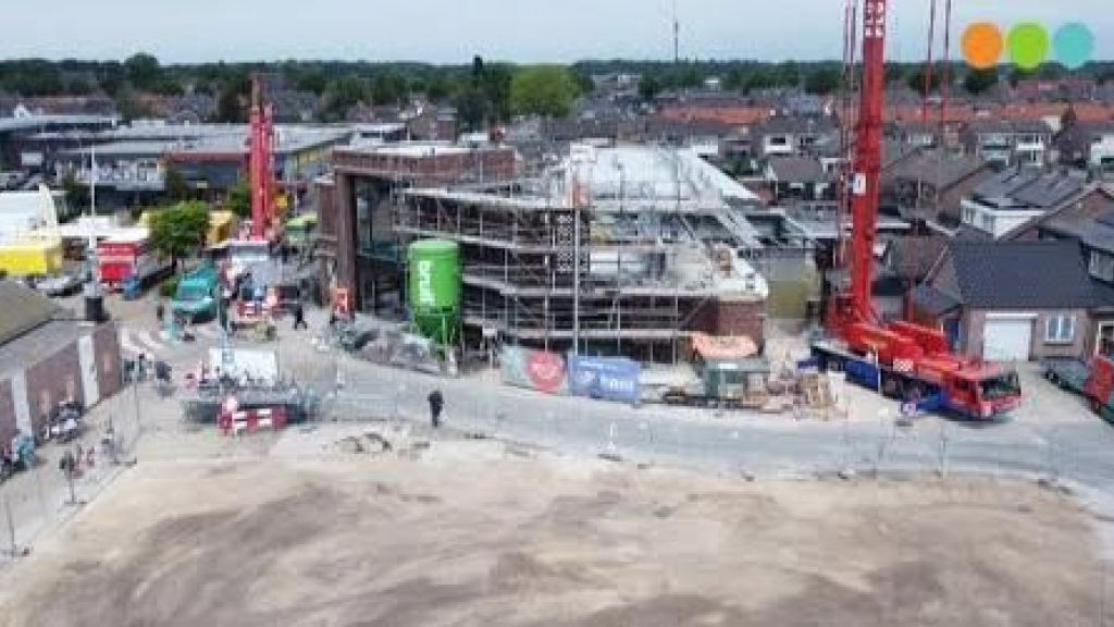Foto: Dronebeelden: Bouwwerkzaamheden Meidoornplein fase 2 rond de Plus