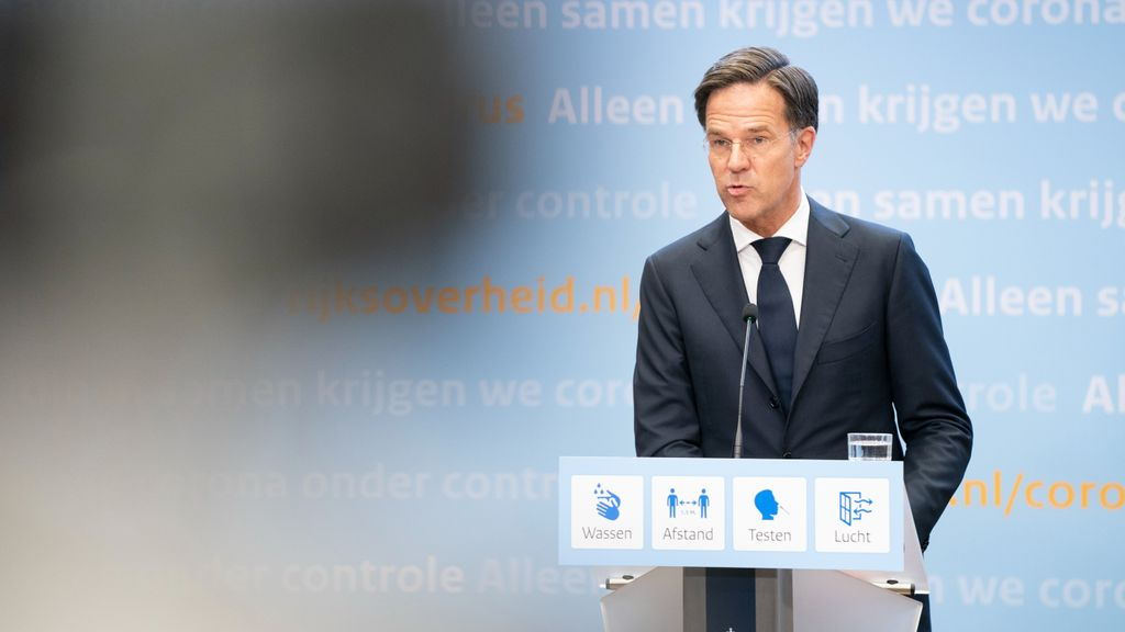 Foto: Anderhalve meter voorbij, maar wel verplicht toegangsbewijs horeca