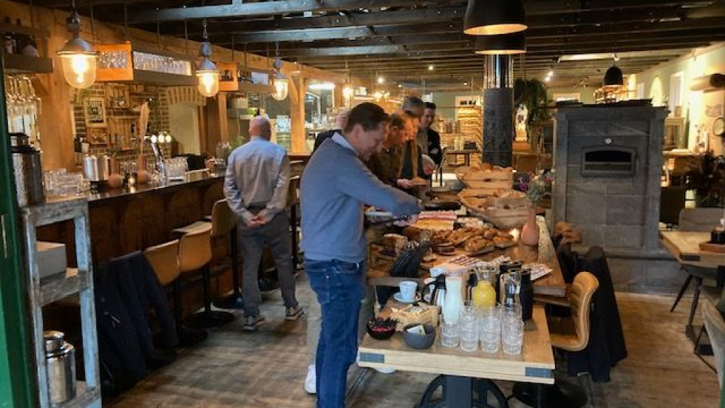 Foto: Geslaagde ontbijtsessie OWIOS-sponsoren bij de Bakkersmolen Schuld
