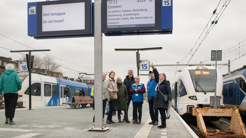 Foto: Vindt u autorijden in het drukke verkeer onprettig? Reis met het openbaar vervoer!