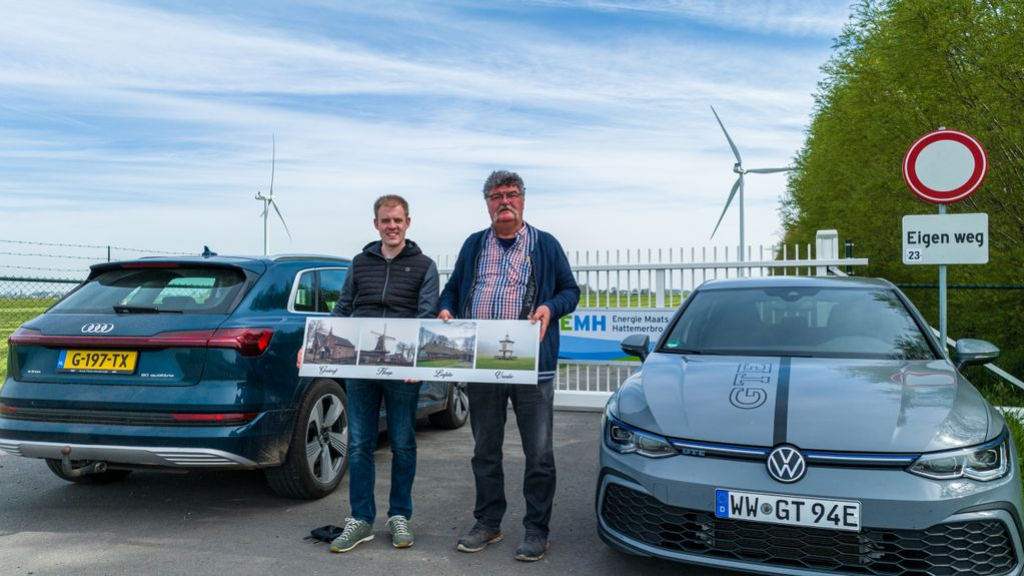 Foto: Internationale belangstelling voor de windmolens in Hattemerbroek