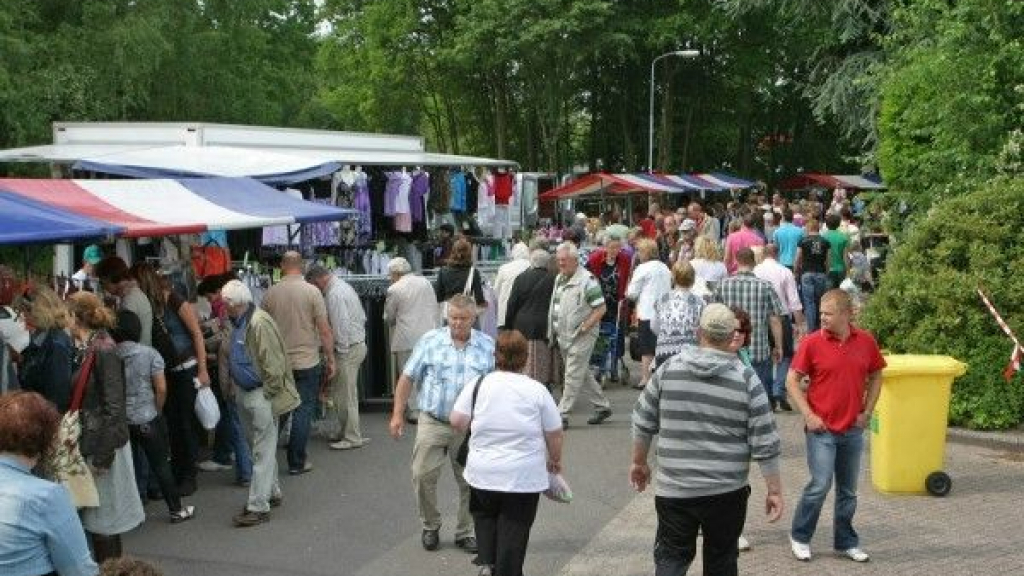 Foto: Hemelvaartsmarkt ’t Harde zo goed als vol