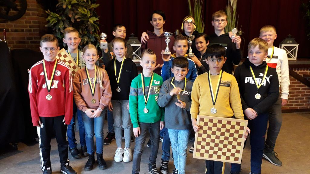 Foto: Prijsuitreiking damjeugd DEZ/NGKZ Hattemerbroek