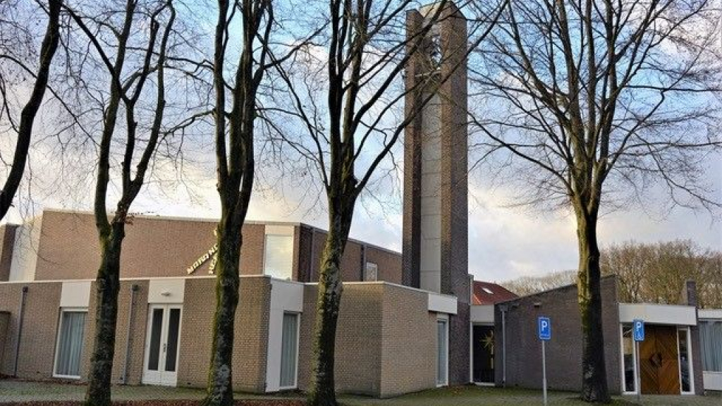Foto: Ouderen in de kerk