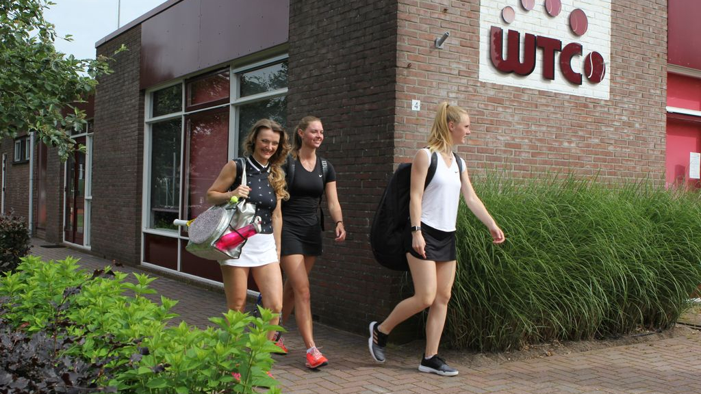 Foto: Pinkstertoernooi bij Wezep Tennis  & Padel