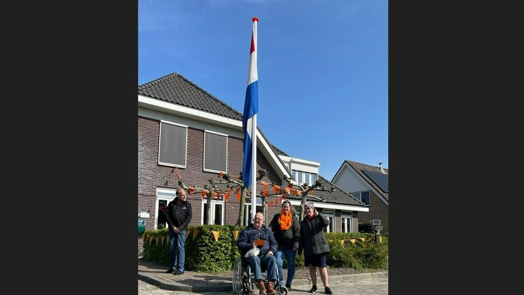 Foto: Nieuwe vlaggenmast voor het Adelaarsnest