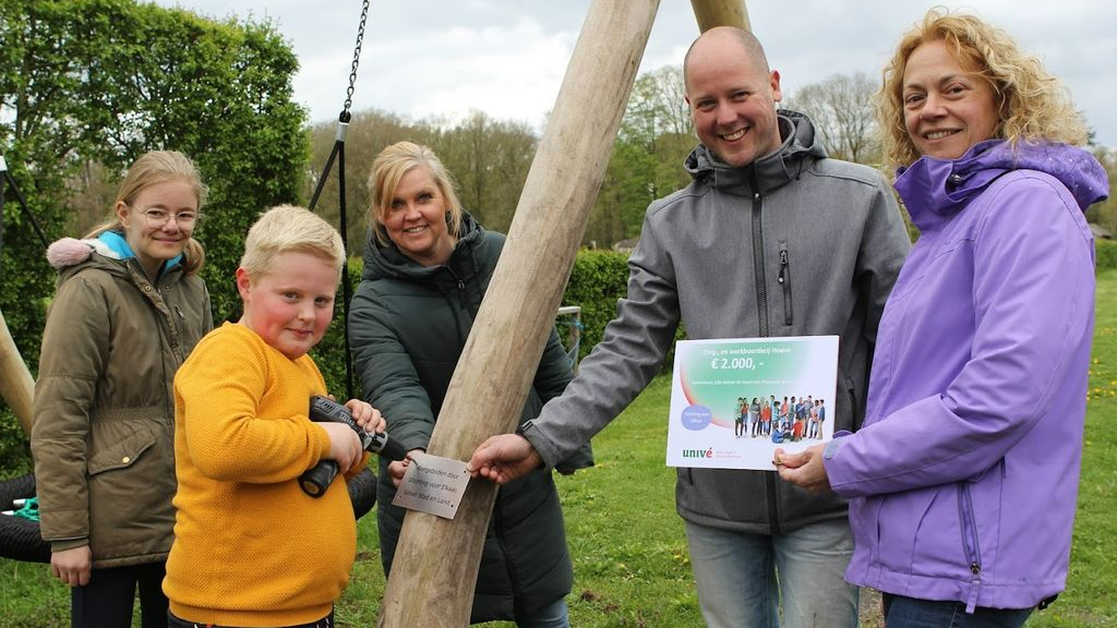 Foto: Ingebruikname schommel Hoeve op Vollenhof