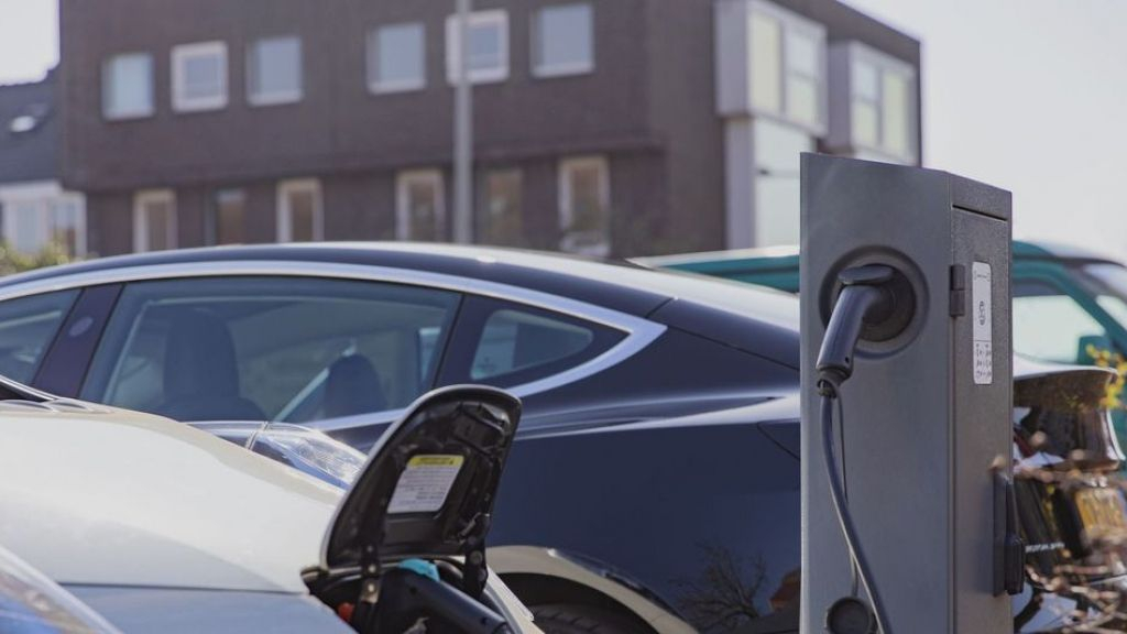 Foto: Aantal laadpunten groeit mee met aantal elektrische voertuigen