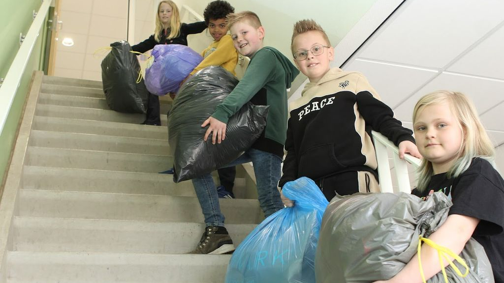 Foto: Scholieren zamelen ruim 25.000 kilo oud textiel in