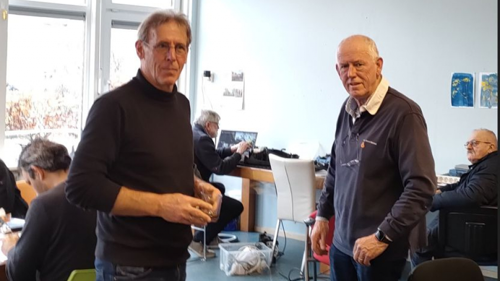 Foto: ChristenUnie Oldebroek bezoekt Repair Café Wezep