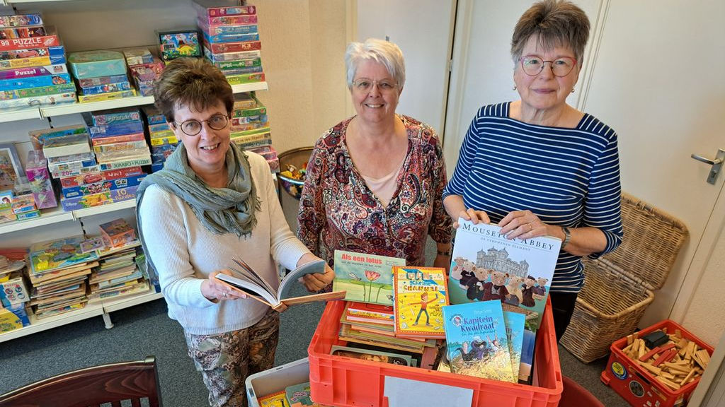 Foto: Bieb geeft boekencollectie Speelgoedbank stevige injectie