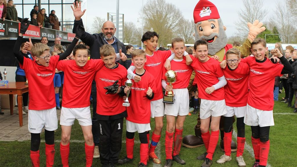 Foto: De Schaapskooi overall winnaar schoolvoetbaltoernooi
