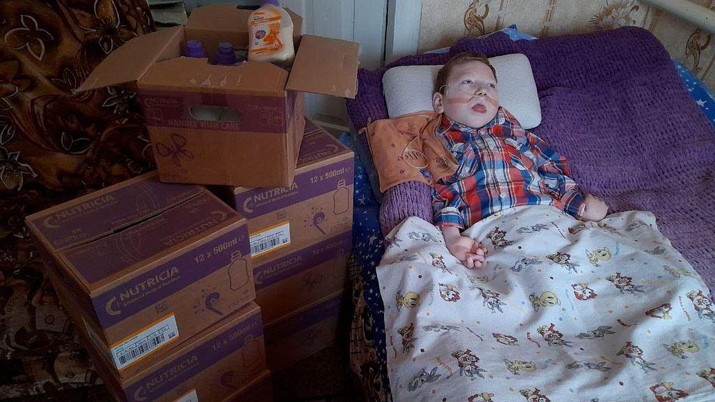 Foto: Elburgers zoeken sondevoeding voor kinderen in Oekraïne