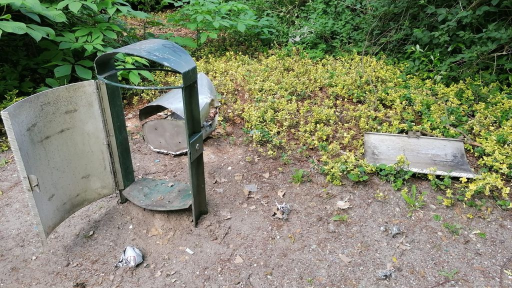 Foto: Vernielingen in het Oranjepark