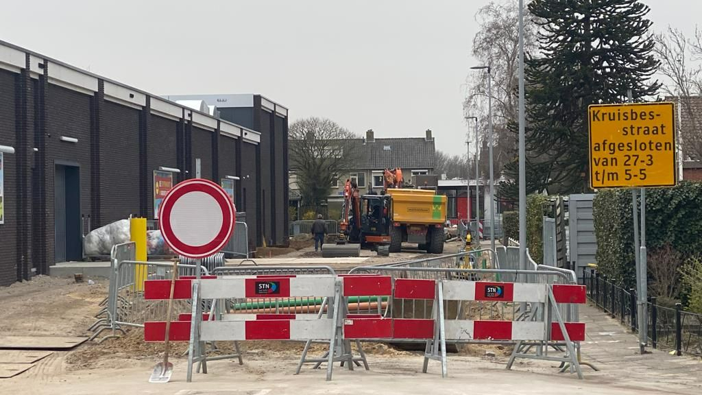 Foto: Werkzaamheden aan de kruising Kruisbesstraat met de Clematisstraat