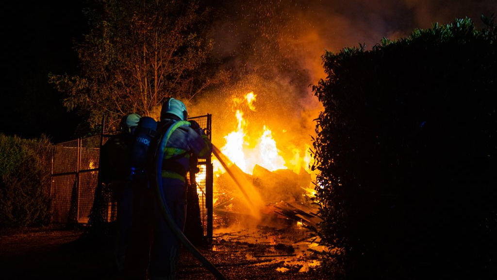 Foto: Felle brand op camping legt houthok in de as