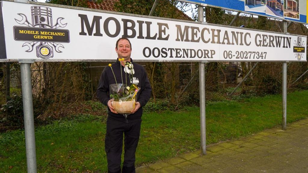 Foto: Mobile Mechanic Gerwin Oostendorp nieuwe reclamebordsponsor VSCO’61