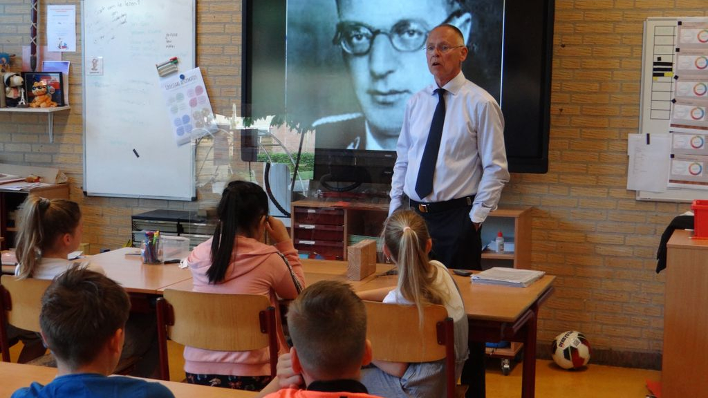 Foto: ’Meester’ Gerrit Storteboom vertelt