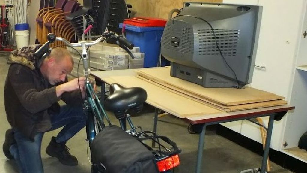Foto: Repair Café in De Huiskamer van Wezep