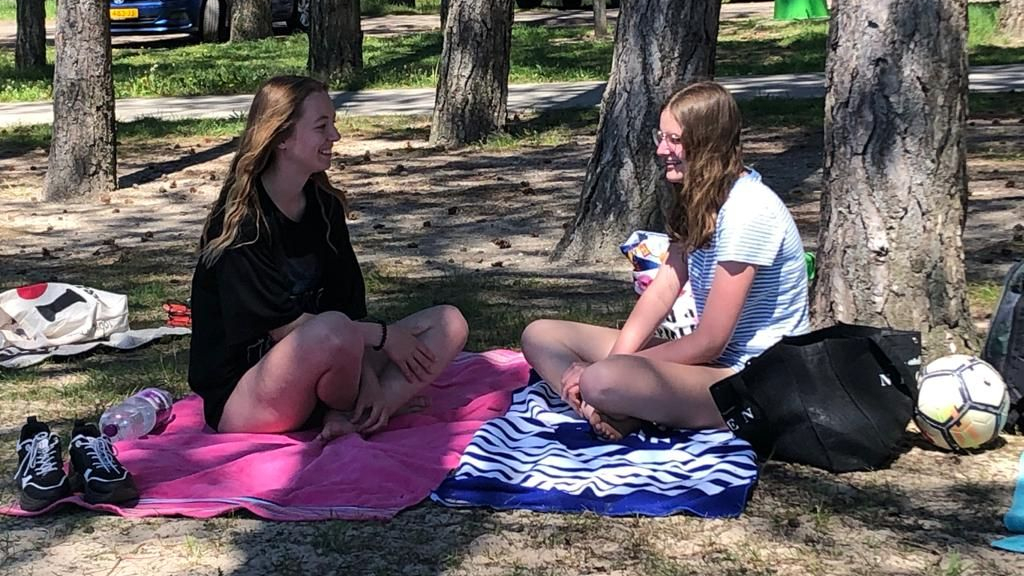 Foto: Jongeren boeken weer vakantie: 'Griekenland zit bijna vol'