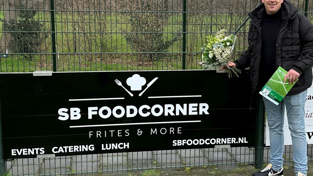 Foto: SB Foodcorner nieuwe Ster- en Bedrijventoernooisponsor bij S.V. ’t Harde