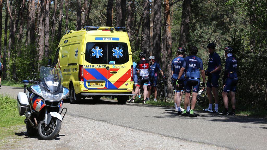 Foto: Wielrenner gewond na val
