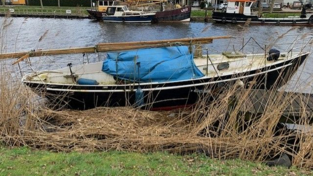 Foto: Vaartuig aangetroffen in de haven van Elburg, eigenaar/houder onbekend
