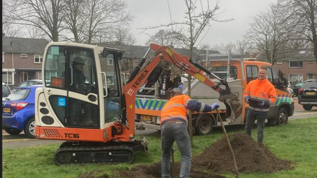Foto: Medewerker buitendienst in beeld. In gesprek met het team riool