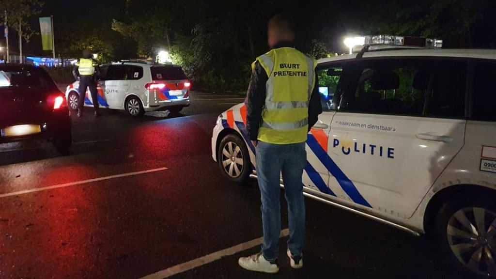 Foto: Personen in auto gedragen zich verdacht in Elspeet