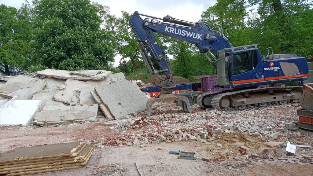 Foto: Sloop voormalige gebouw woonzorglocatie De Bunterhoek gestart