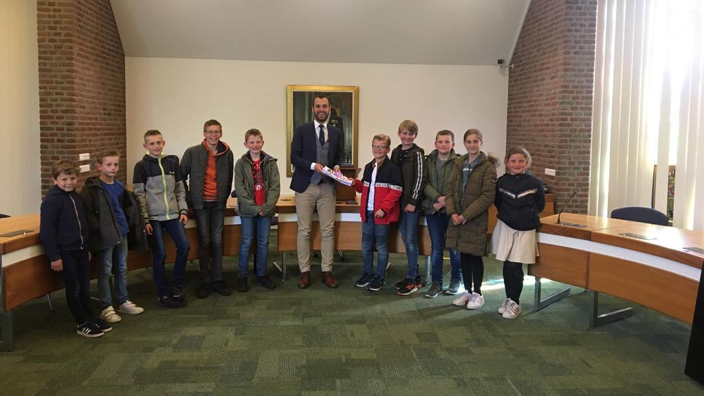 Foto: Handtekeningen opgehaald voor skatebaan Nunspeet-Oost