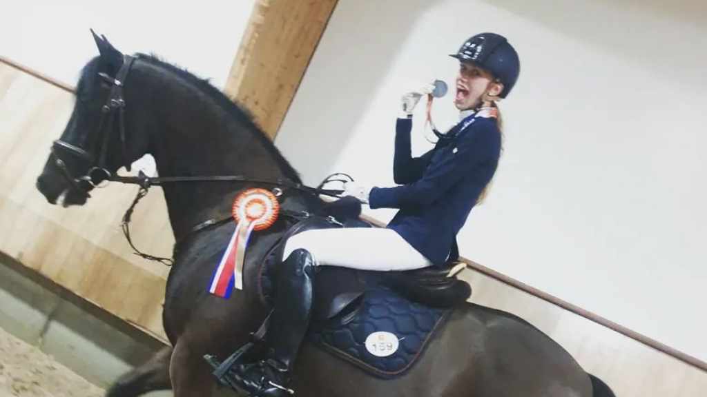 Foto: Naomi Wastenecker wint zilver op NK voor springruiters