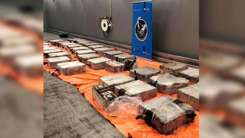 Foto: Niet alleen computerspullen maar ook 570 kilo cocaïne in container, chauffeur (52) opgepakt