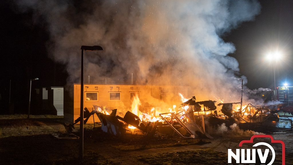 Foto: Brandstichting verwoest chalet van voormalig AZC in Oldebroek