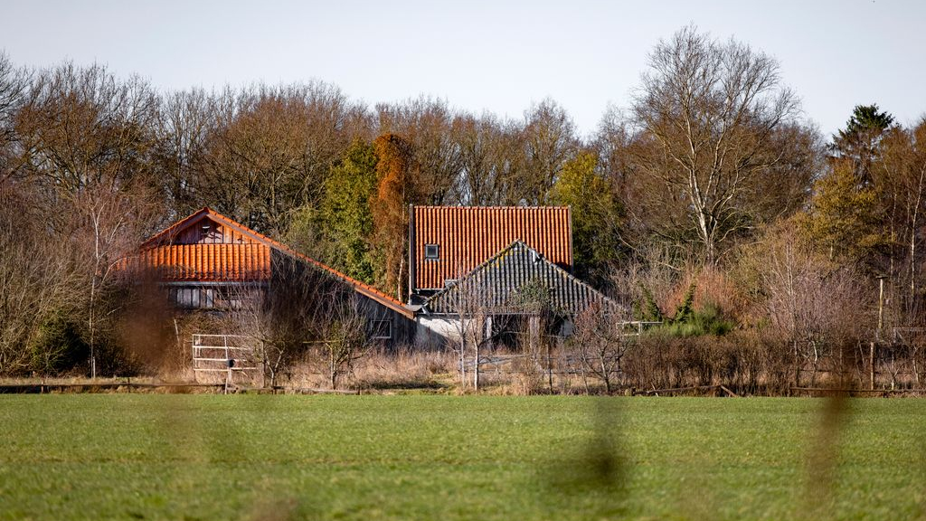 Foto: Onrust in Ermelo na komst vader en 'klusjesman' Ruinerwold
