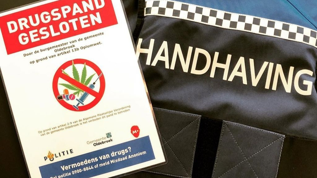 Foto: Burgemeester van Oldebroek sluit woning na aantreffen drugs
