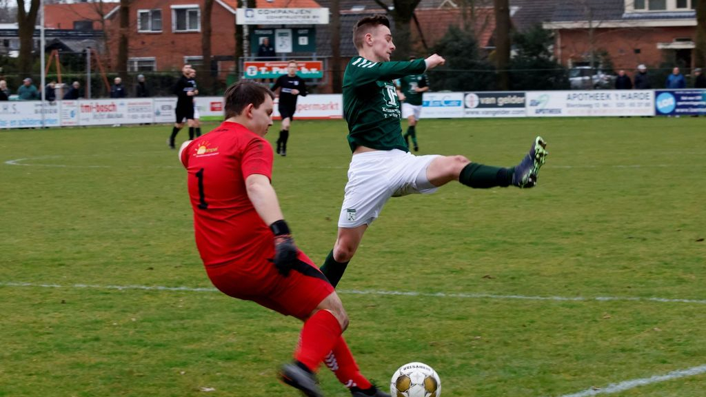 Foto: S.V. ’t Harde verliest cruciaal duel tegen VEVO