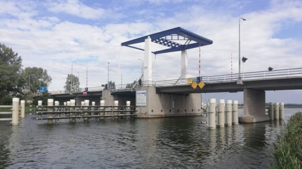 Foto: Elburgerbrug eerder dan gepland weer open voor verkeer