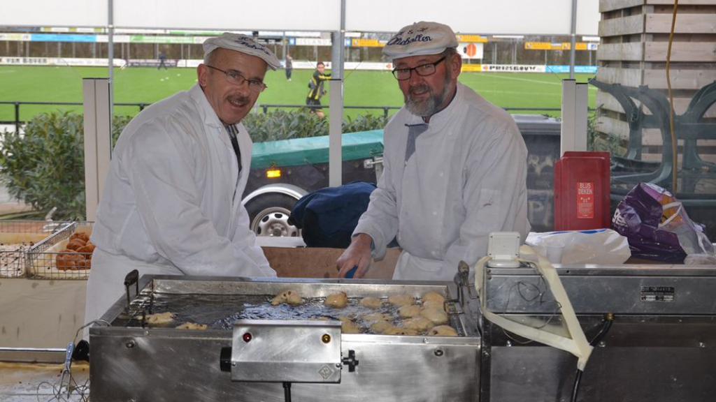 Foto: Zaterdag 11 maart oliebollen bij VSCO'61